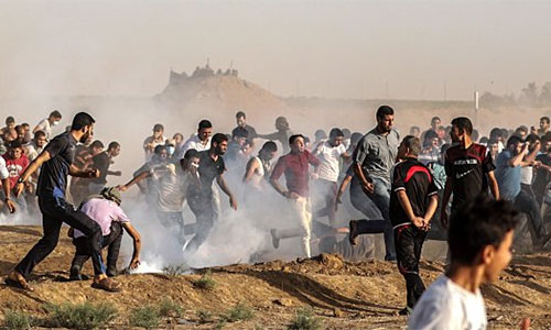 Cientos de palestinos vuelven a protestar en la frontera de Gaza